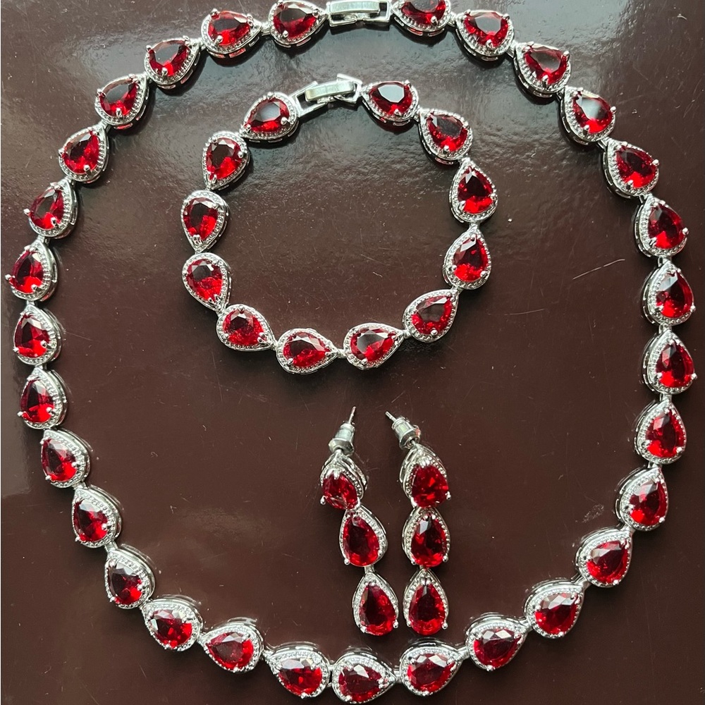 Red Rhinestone Wreath Necklace Set - Picture 6 of 6